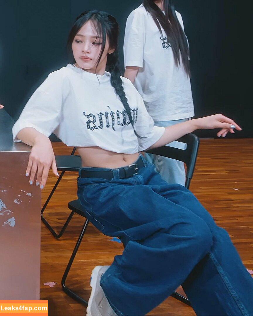 Minji / lovres_min__ / miniwithtattoos / newjeans_official leaked photo photo #0641