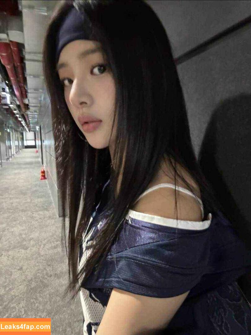 Minji / lovres_min__ / miniwithtattoos / newjeans_official leaked photo photo #0664
