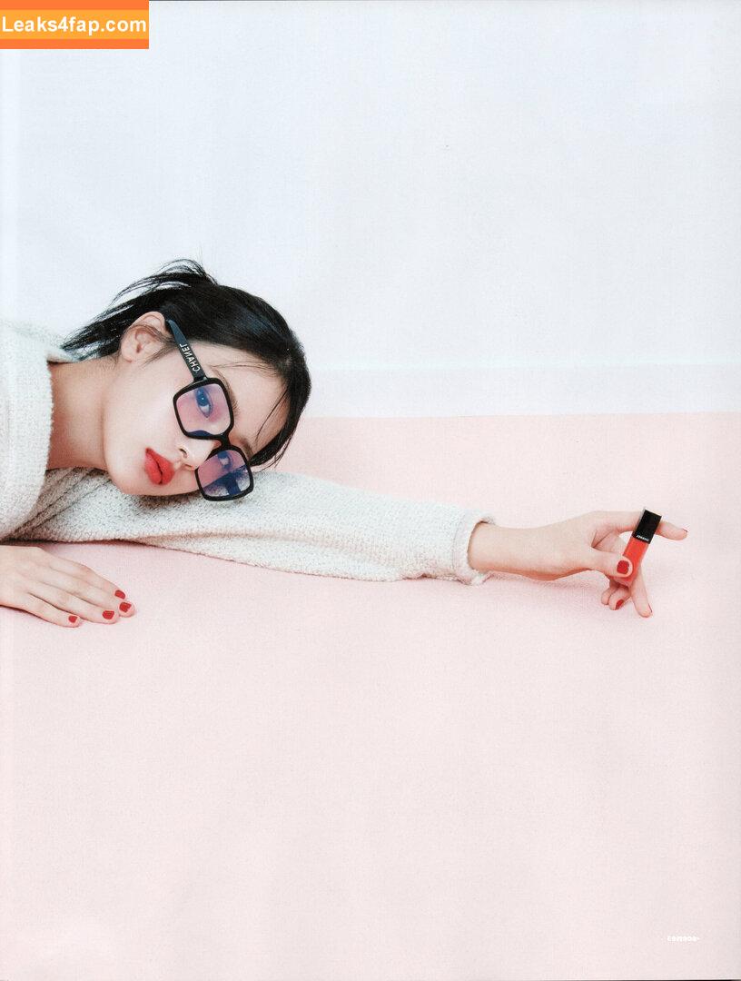 Minji / lovres_min__ / miniwithtattoos / newjeans_official leaked photo photo #0743