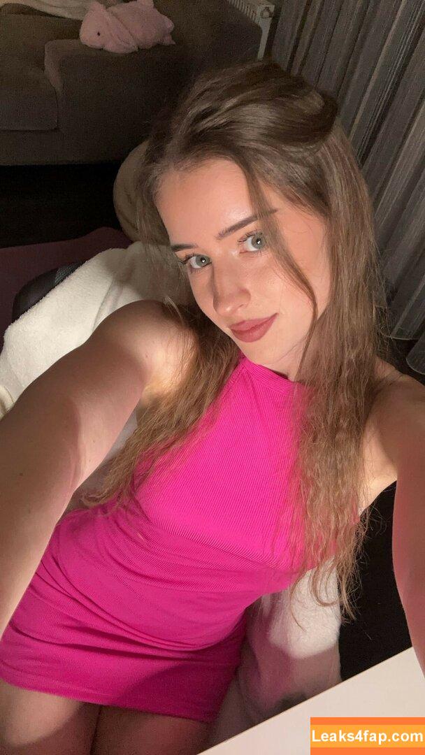Mira.004 / model_mira leaked photo photo #2093