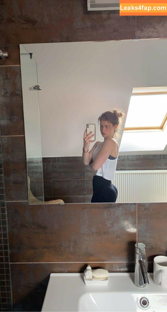 Mira.004 / model_mira leaked photo photo #2105