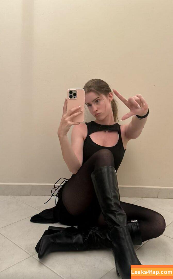 Mira.004 / model_mira leaked photo photo #2598