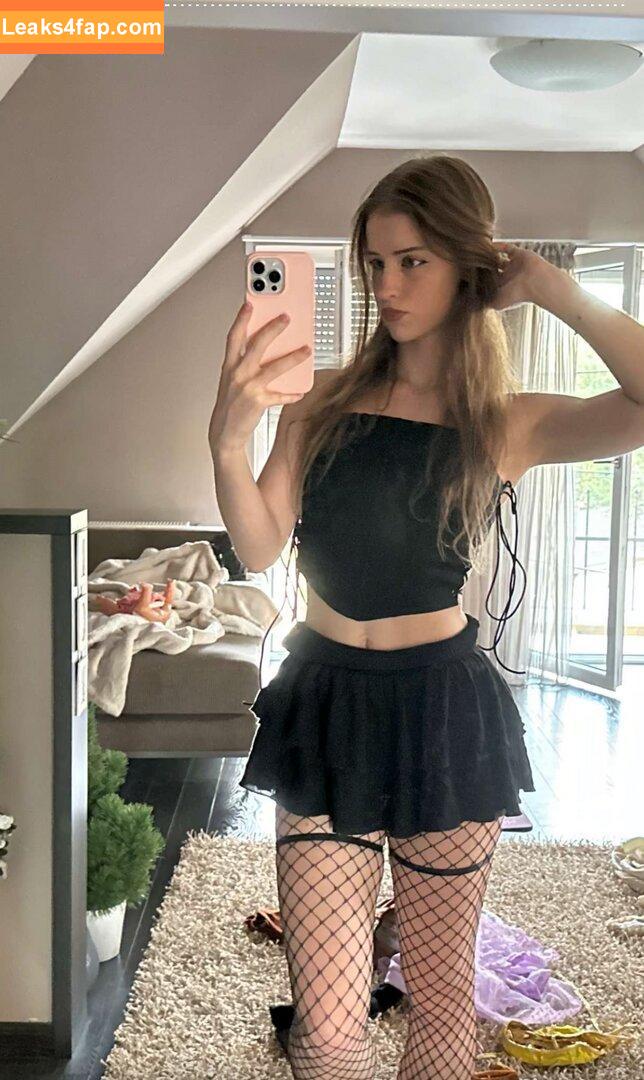 Mira.004 / model_mira leaked photo photo #2600