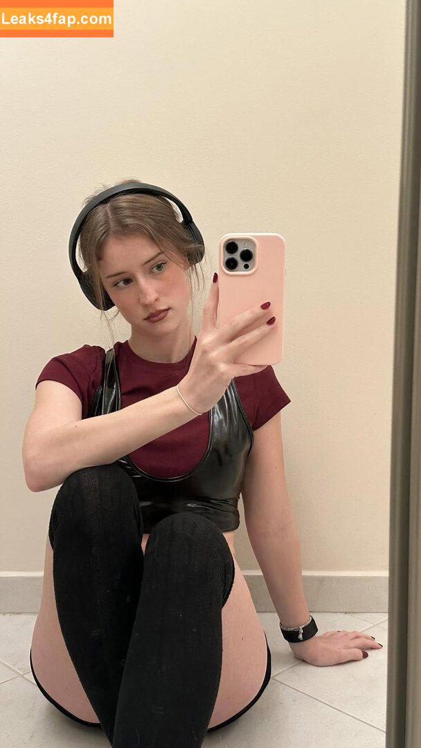 Mira.004 / model_mira leaked photo photo #2676