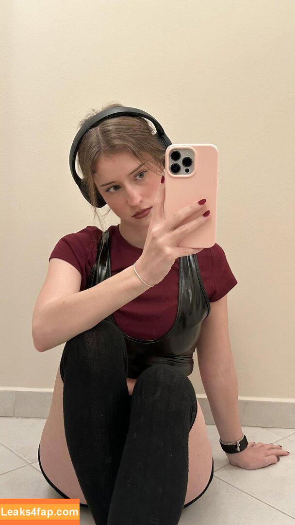 Mira.004 / model_mira leaked photo photo #2686