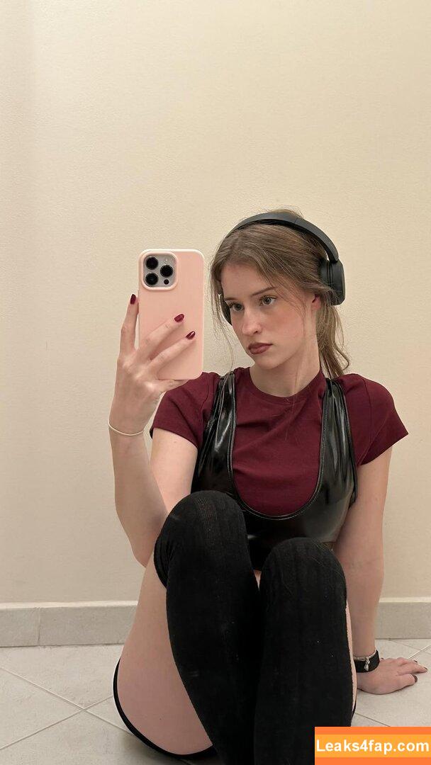 Mira.004 / model_mira leaked photo photo #2697