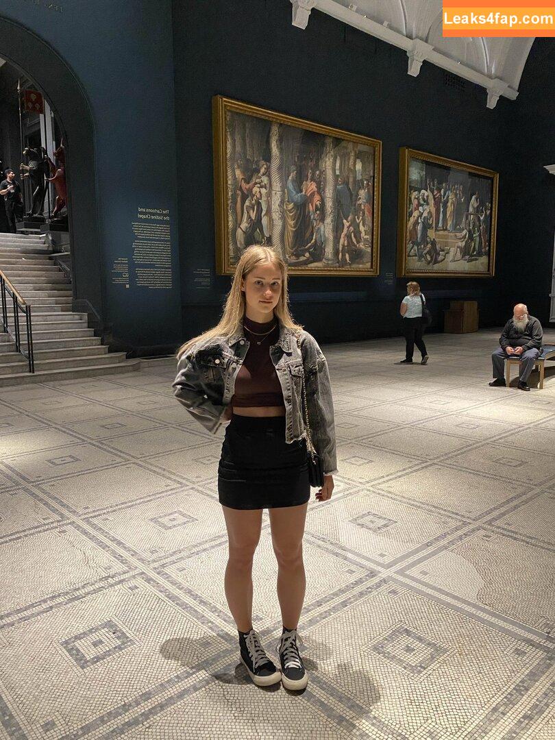 Mira.004 / model_mira leaked photo photo #2789