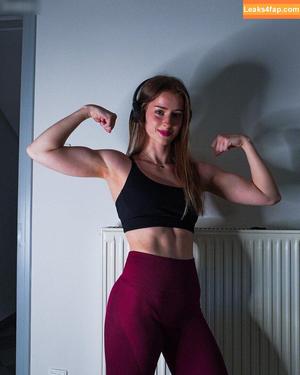 Mira Szalma photo #0230