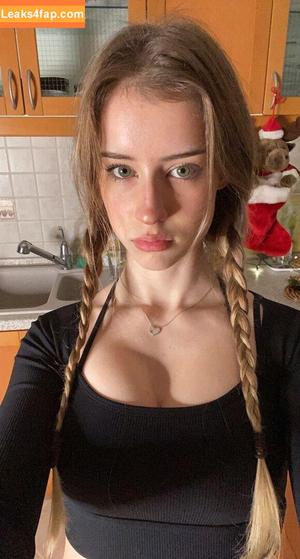 Mira Szalma photo #0255