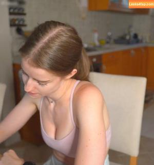 Mira Szalma photo #1120