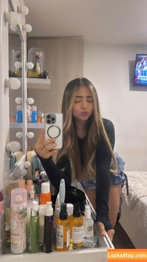 Mishell Cardona photo #0001
