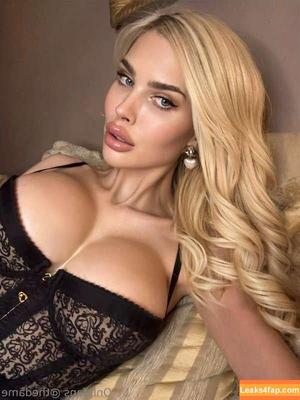 Miss Dame photo #0021