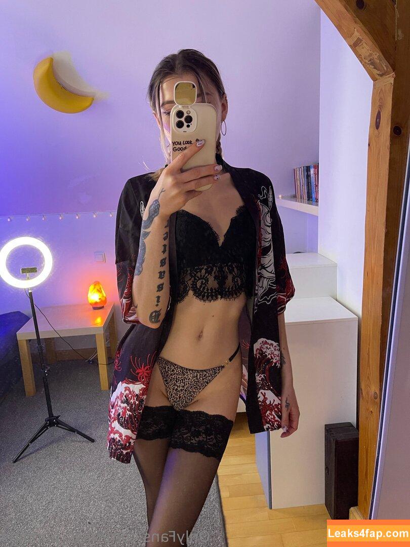 miss.lily.ray / lilyraynyc leaked photo photo #0001