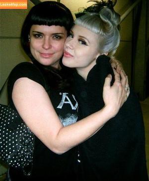 Miss Mosh photo #0094