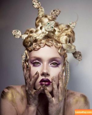 Miss Mosh photo #0189