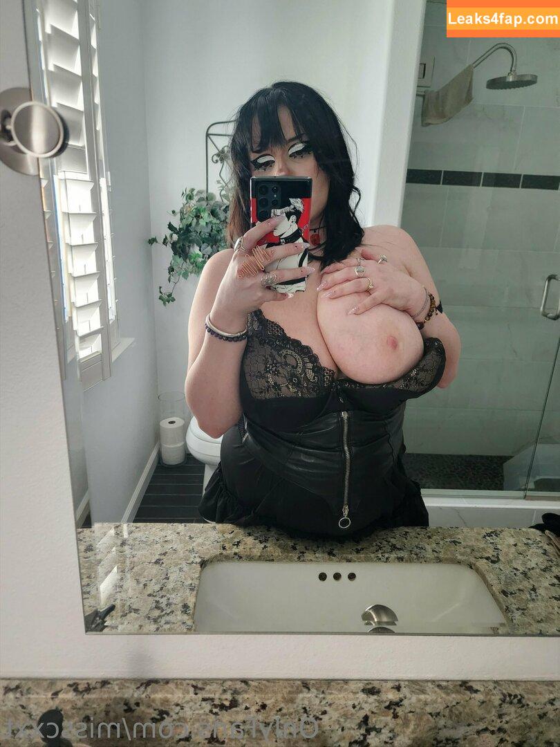 misscxxt / HazelAdams / awwbuts leaked photo photo #0015