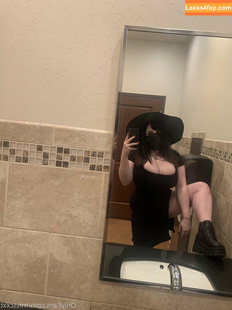 misscxxt / HazelAdams / awwbuts leaked photo photo #0050