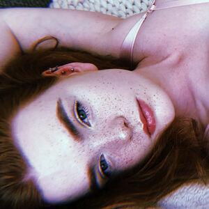 MissDeadlyRed photo #0008