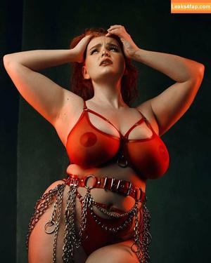 MissDeadlyRed photo #0026