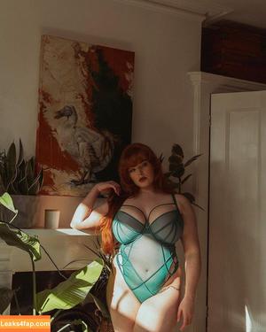 MissDeadlyRed photo #0029