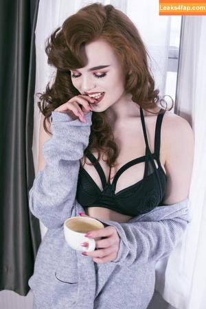 MissDeadlyRed photo #0377