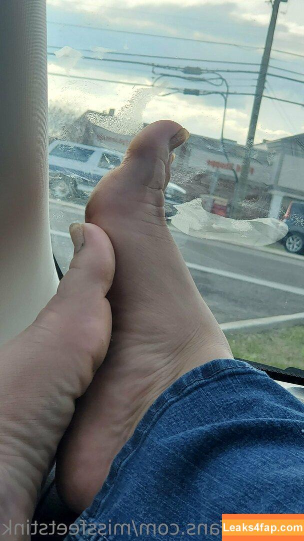 missfeetstink / missthoastink92 leaked photo photo #0025