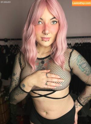 Missmackymeow photo #0022