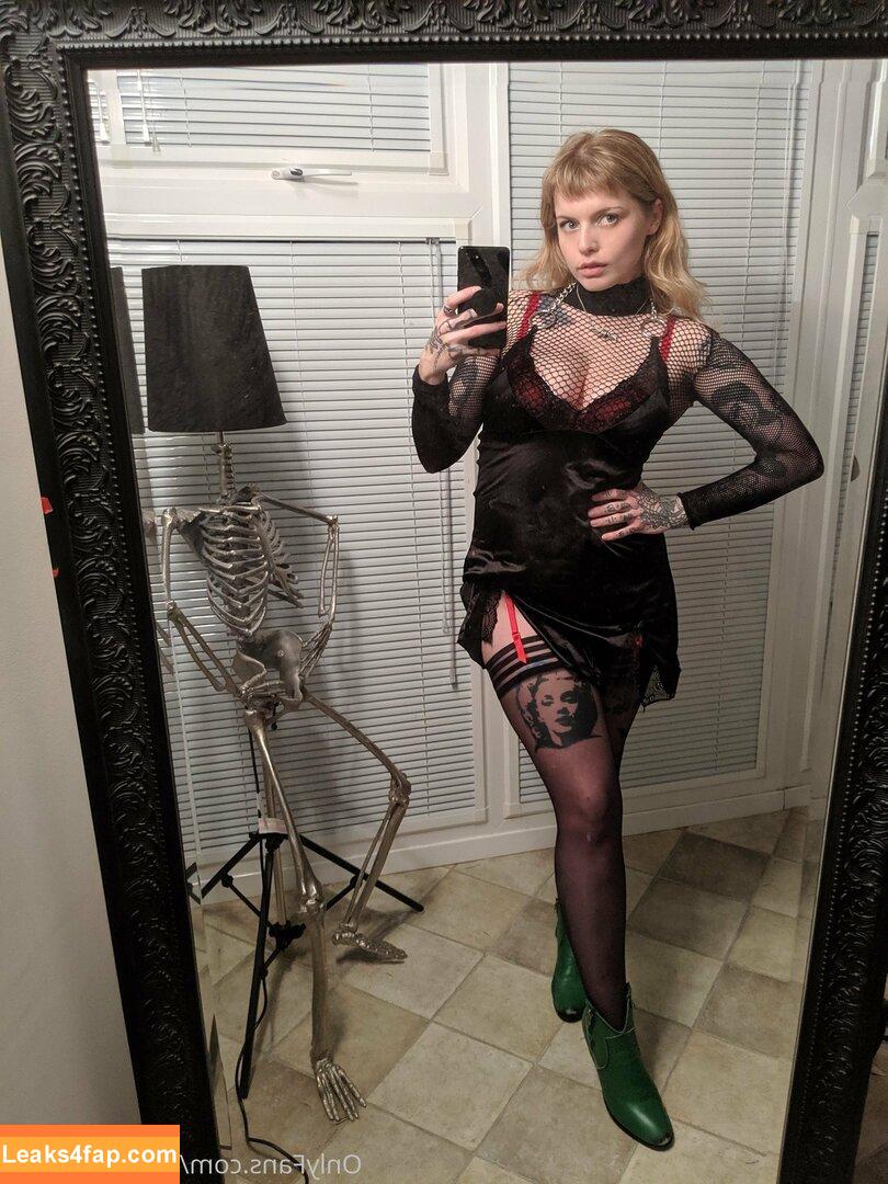 missmarilynxx / margotthr0bbie leaked photo photo #0020