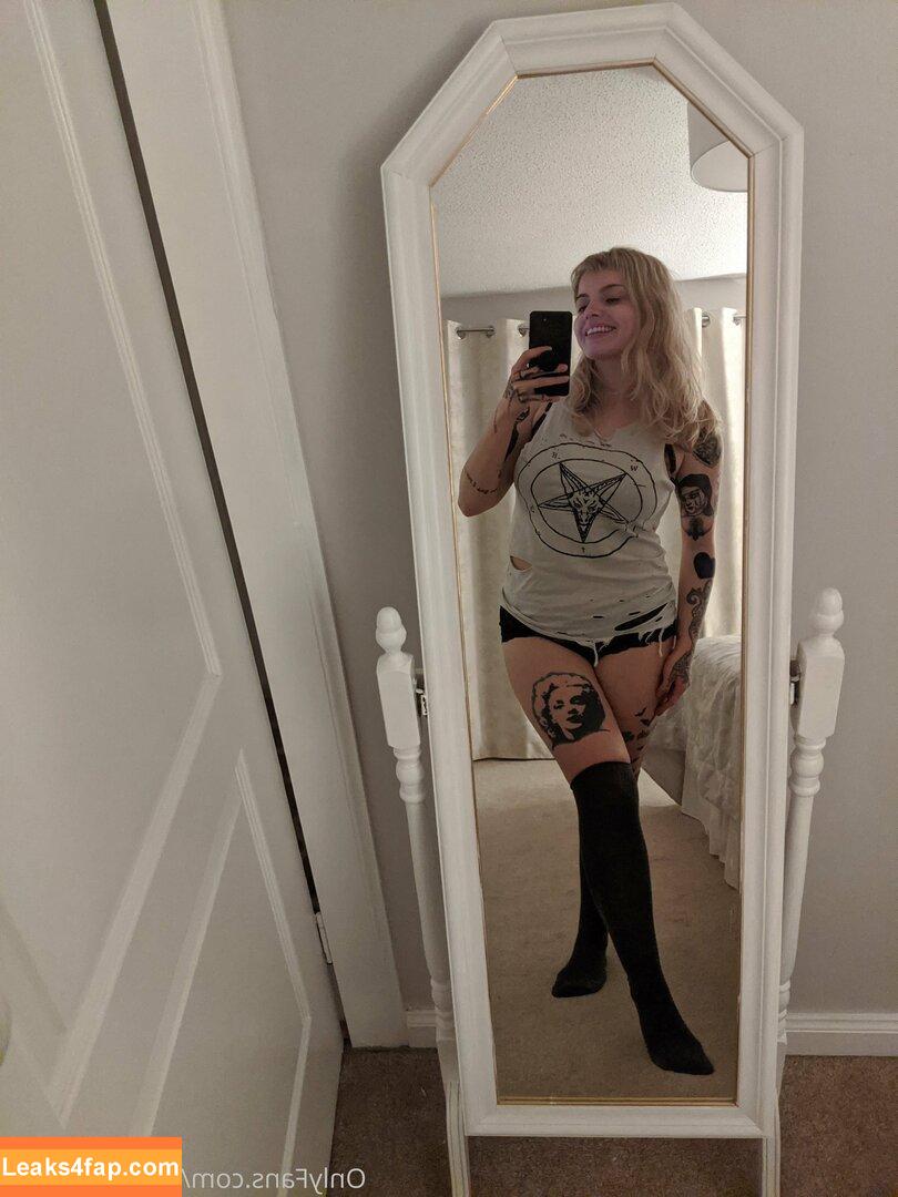 missmarilynxx / margotthr0bbie leaked photo photo #0098