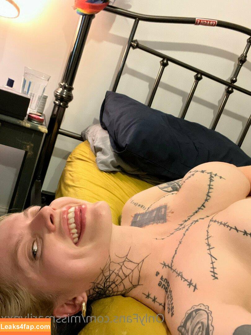 missmarilynxx / margotthr0bbie leaked photo photo #0566