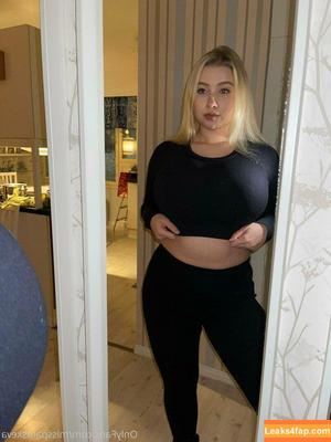 MissParaskeva photo #0300