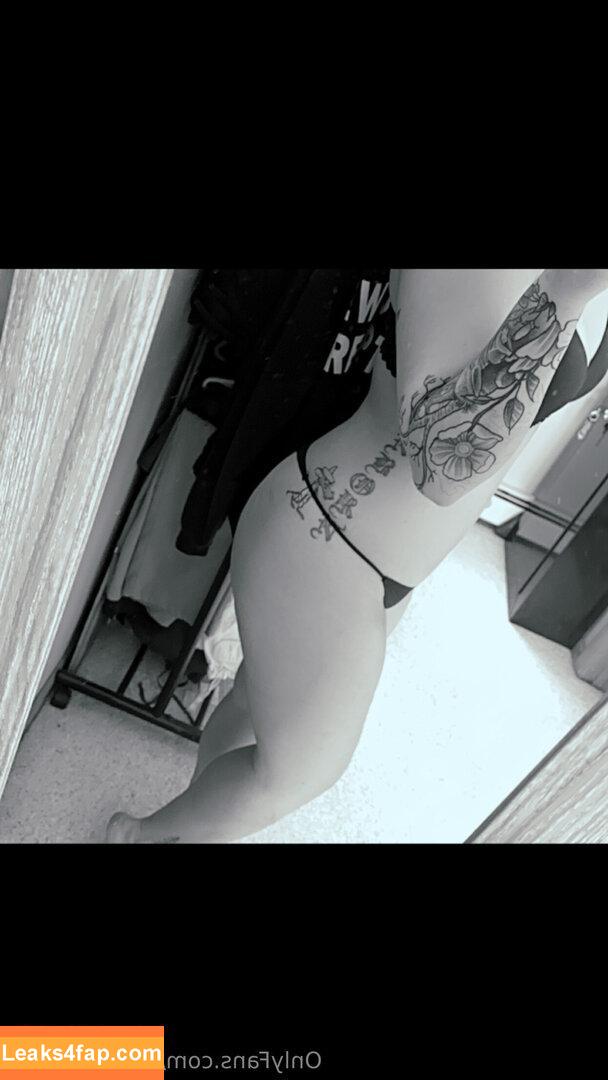 mistresskikka / mkikkaxx leaked photo photo #0027