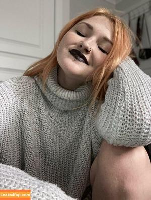 Molly Demure photo #0263