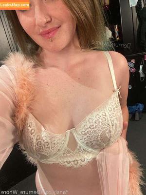 Molly Demure photo #0518