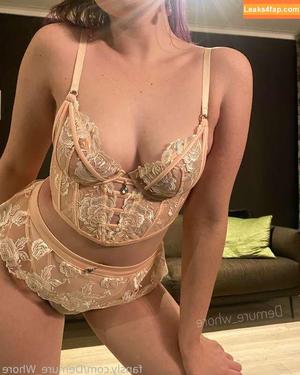 Molly Demure photo #0523