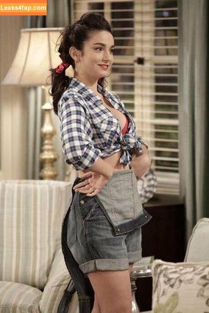 Molly Ephraim photo #0004