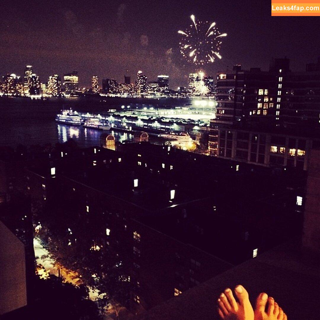 Molly Gordon / crashgordon / mollsterg leaked photo photo #0182