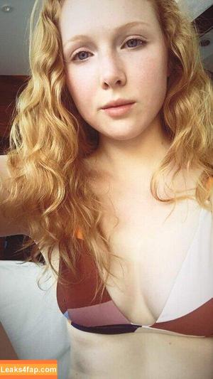 Molly Quinn photo #0211