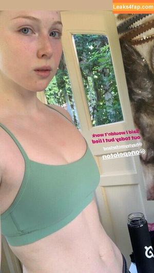 Molly Quinn photo #0228