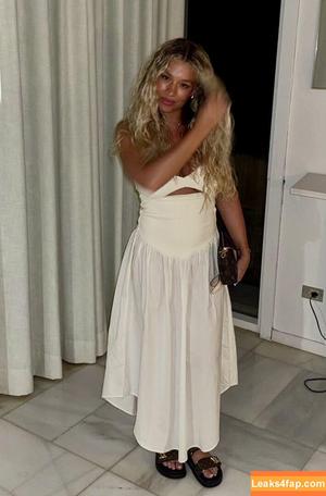 Molly Rainford photo #0257