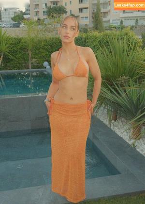 Molly Richards photo #0096