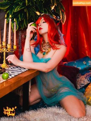 MollyRedWolf photo #0348
