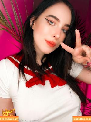 MollyRedWolf photo #0569