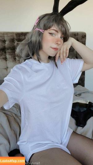 MollyRedWolf photo #0651