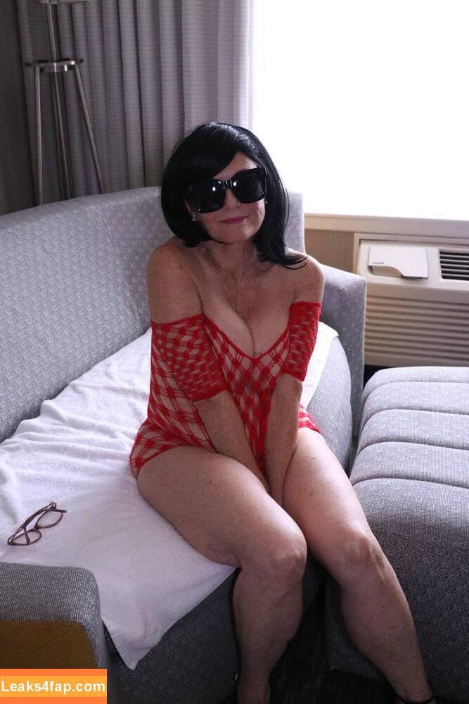 Mommascarlet / scarlet._.fanpage_ leaked photo photo #0007
