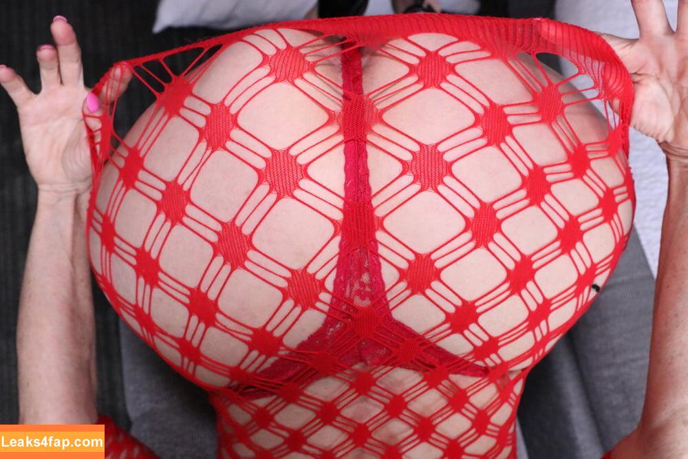 Mommascarlet / scarlet._.fanpage_ leaked photo photo #0010