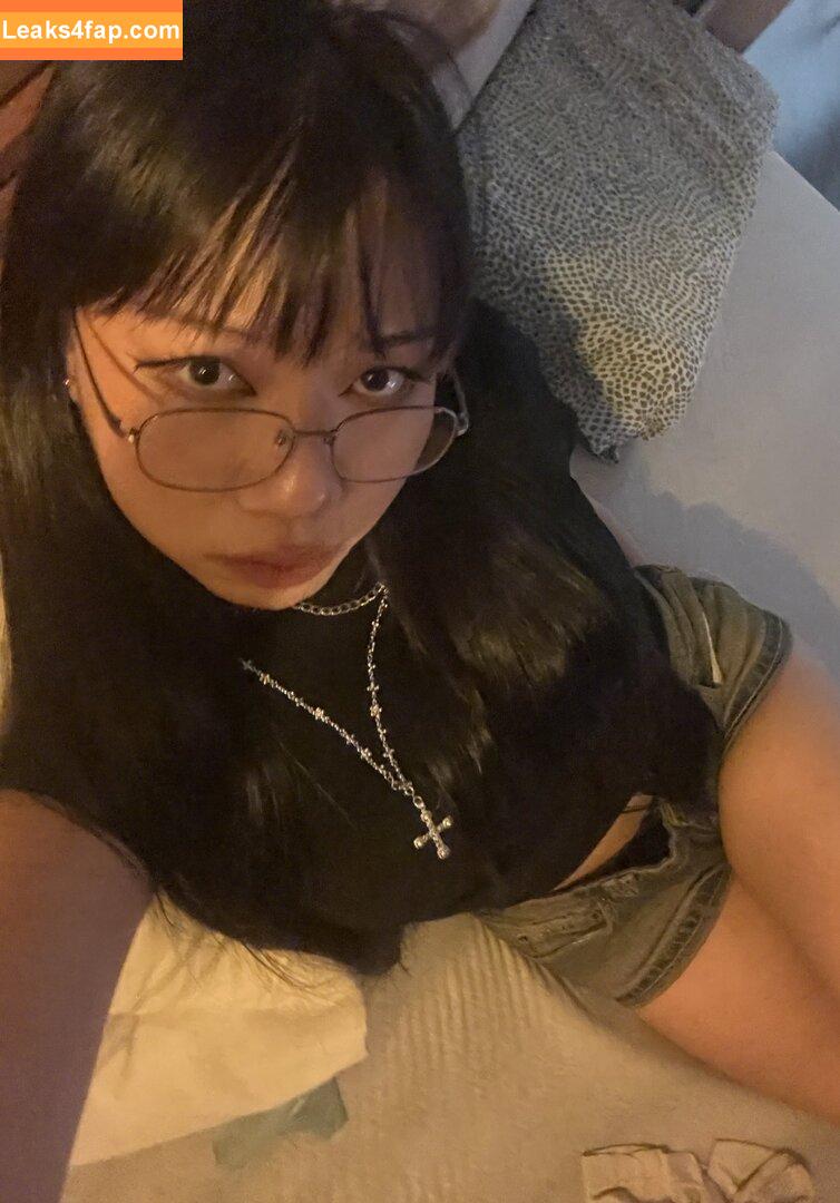 mommyissues9000 /  leaked photo photo #0001