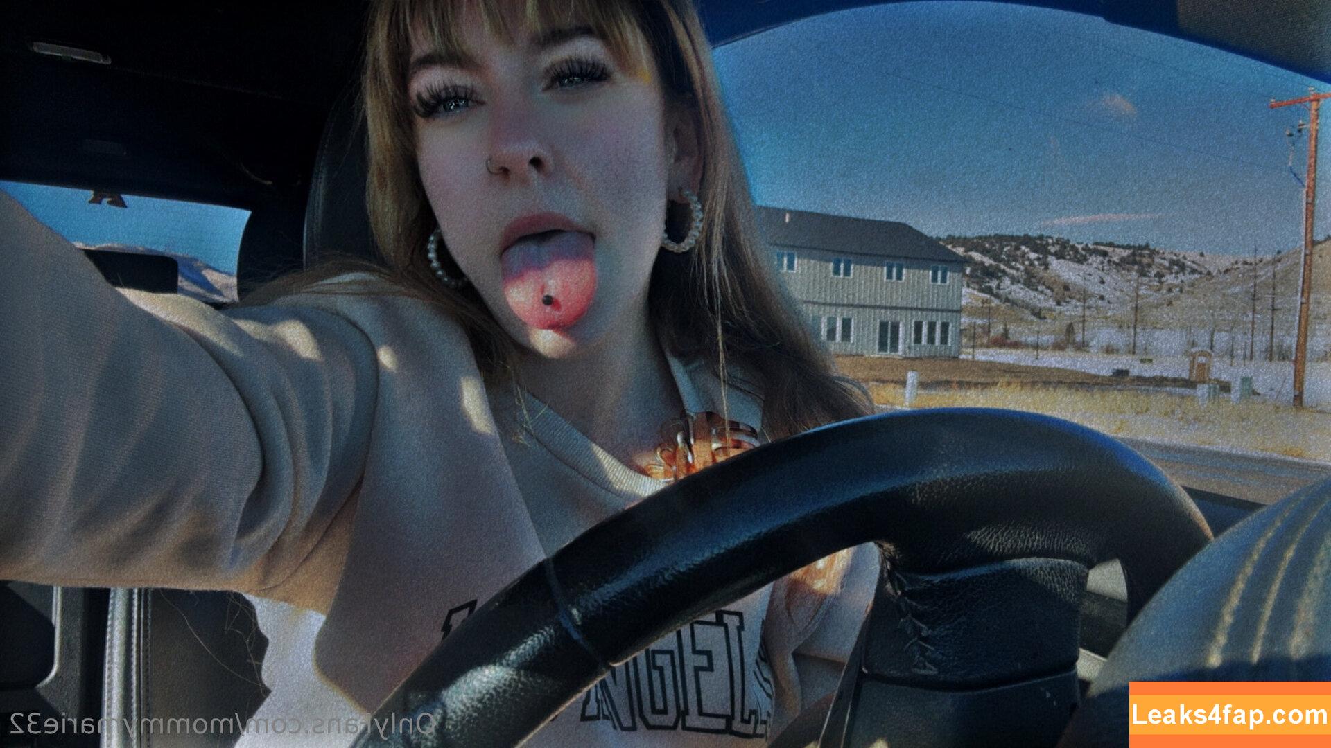 mommymarie32 / misslilstrutz leaked photo photo #0012