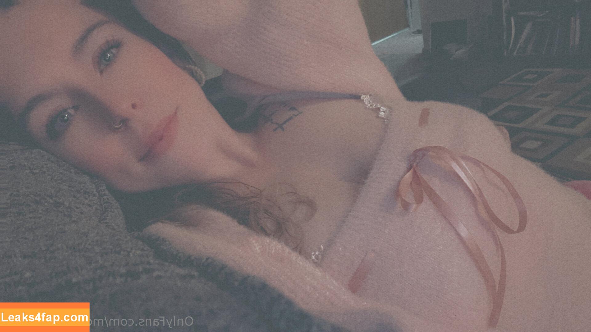 mommymarie32 / misslilstrutz leaked photo photo #0017