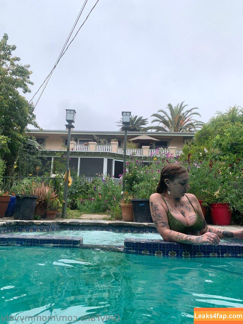 mommyvelv / velvetears2 leaked photo photo #0002